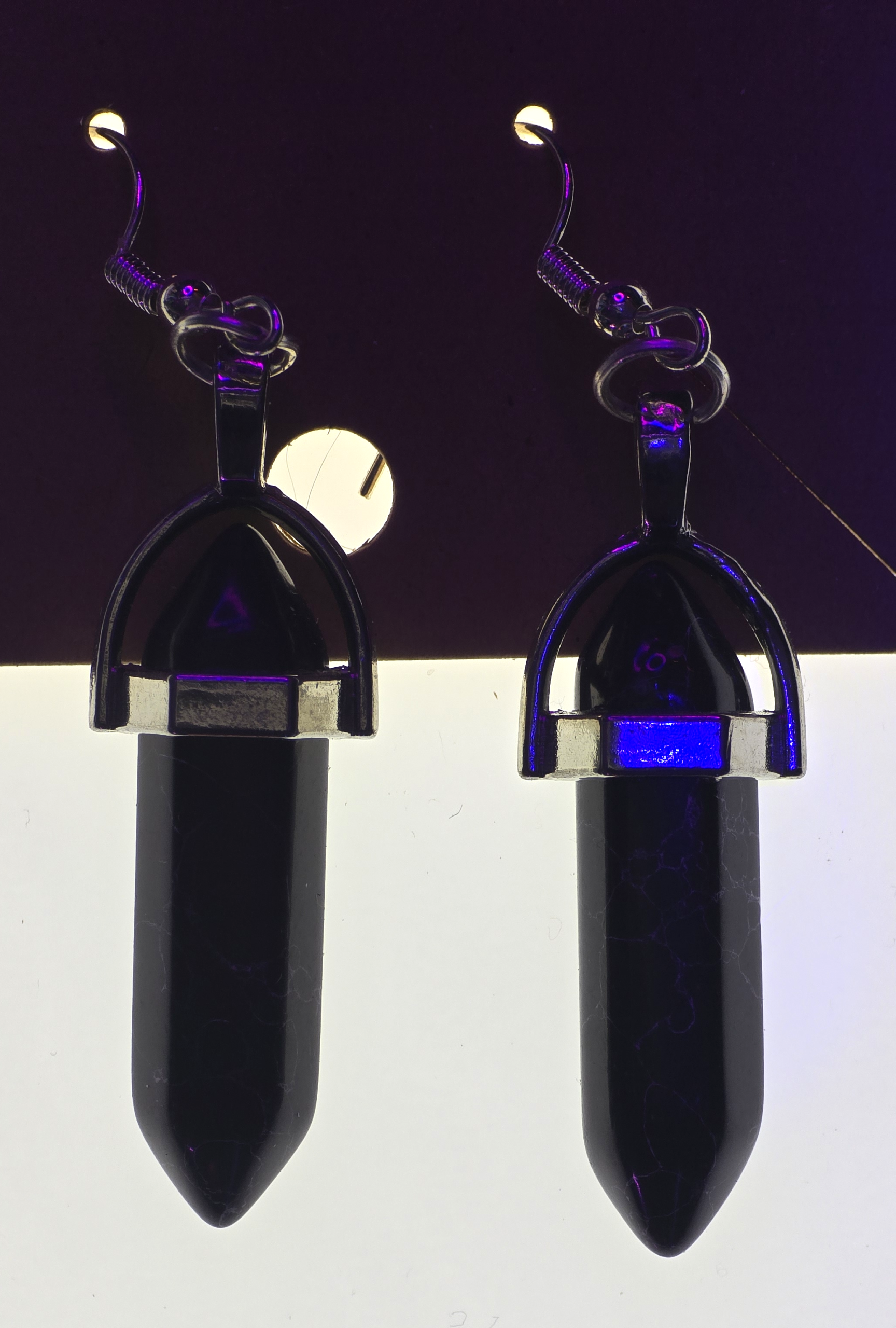 Singularity Black Resonators