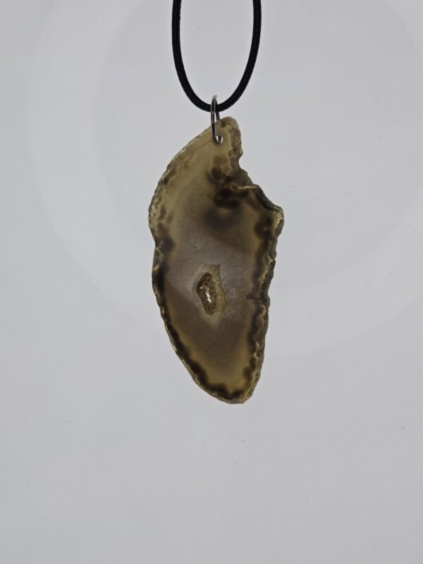 Agate Geode Pendant: The Cavern Eye