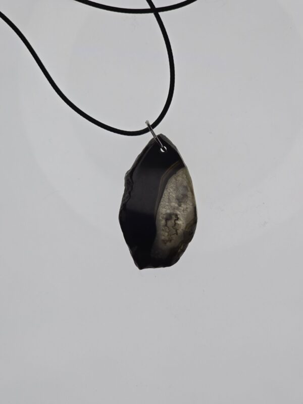 Agate Geode Pendant: The Onyx Rift